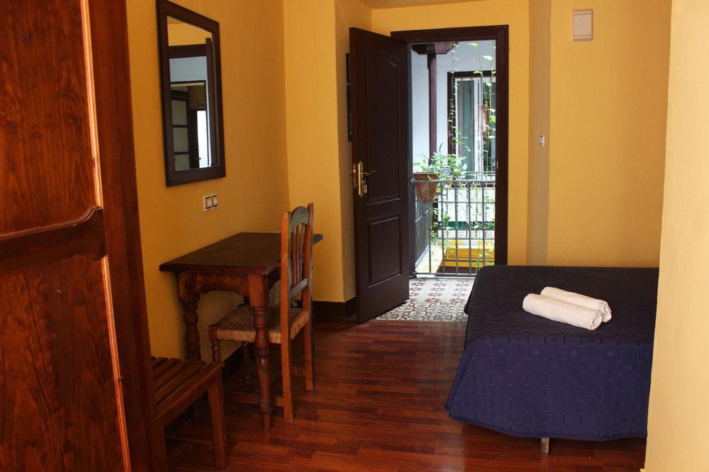 Hostal Lis Seville Exterior photo